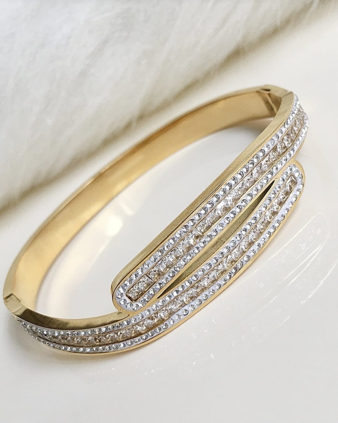 Gold taşlı kelepçe bileklik