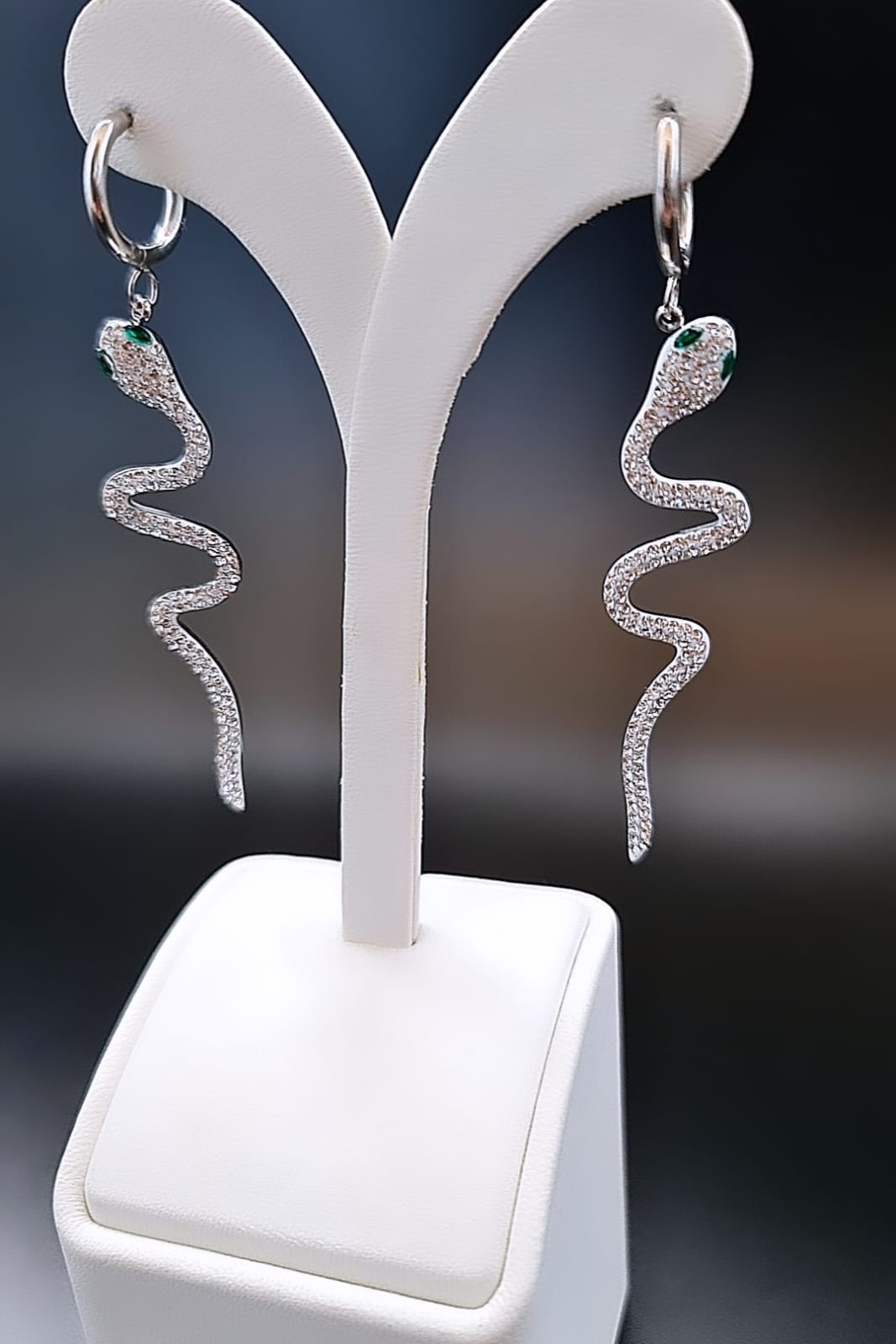 Silver taşlı yılan küpe