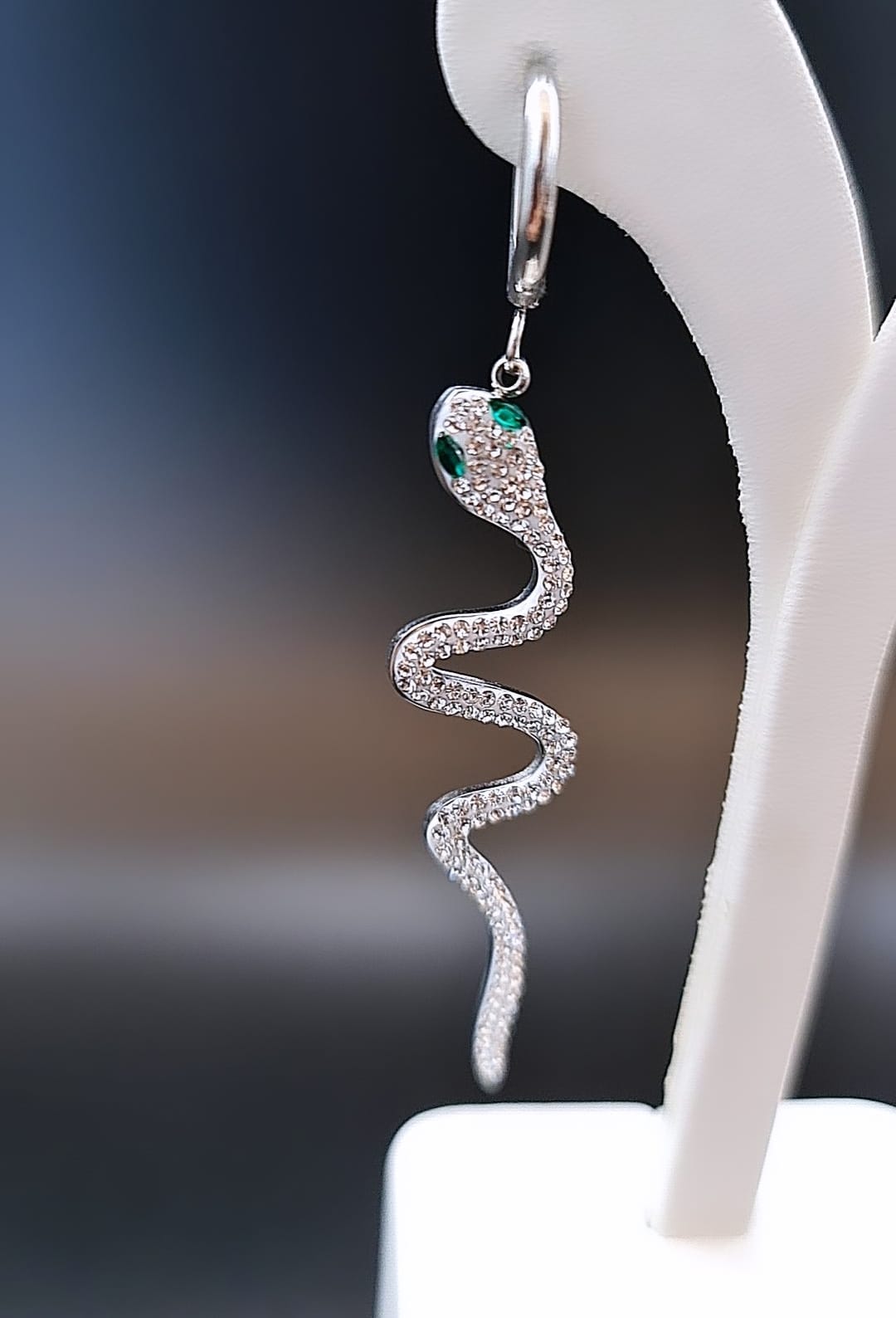 Silver taşlı yılan küpe
