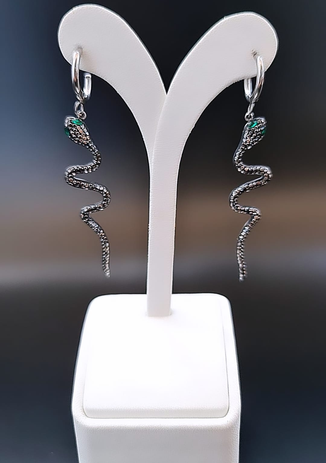 Silver taşlı yılan küpe