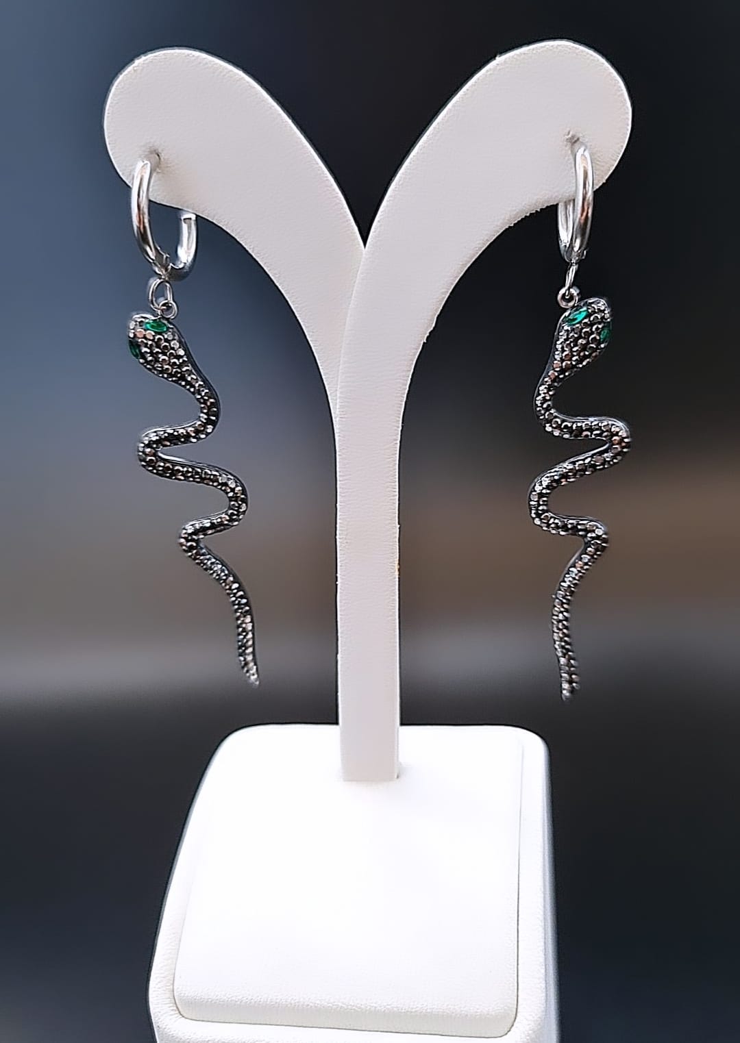 Silver taşlı yılan küpe